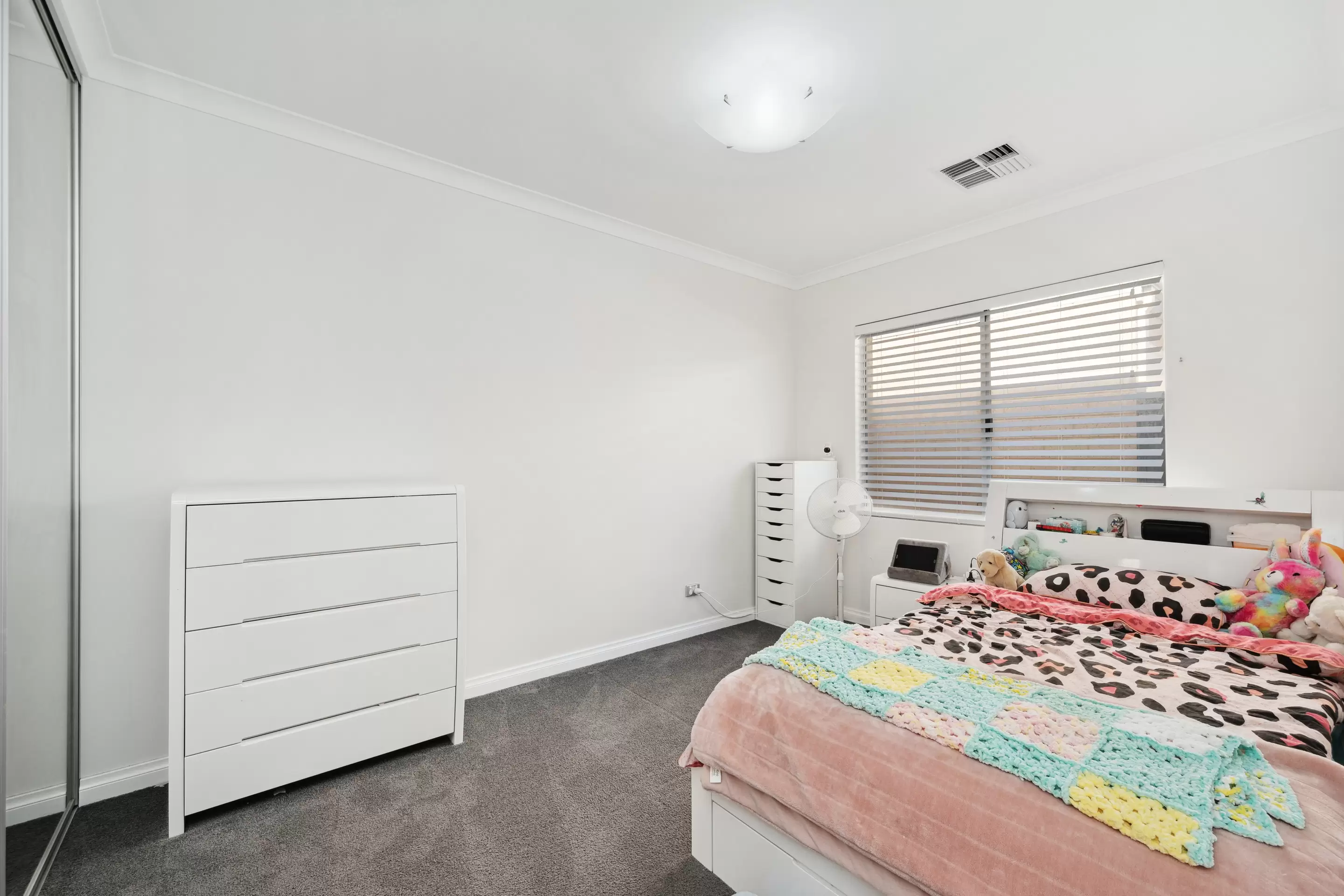 14 Bronzite Road, Treeby Sold by Peak Central Property Group - image 15
