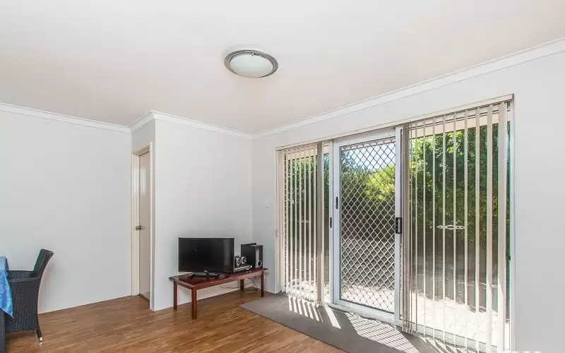 6/11 Kimberley Street, Belmont Sold by Peak Central Property Group - image 3