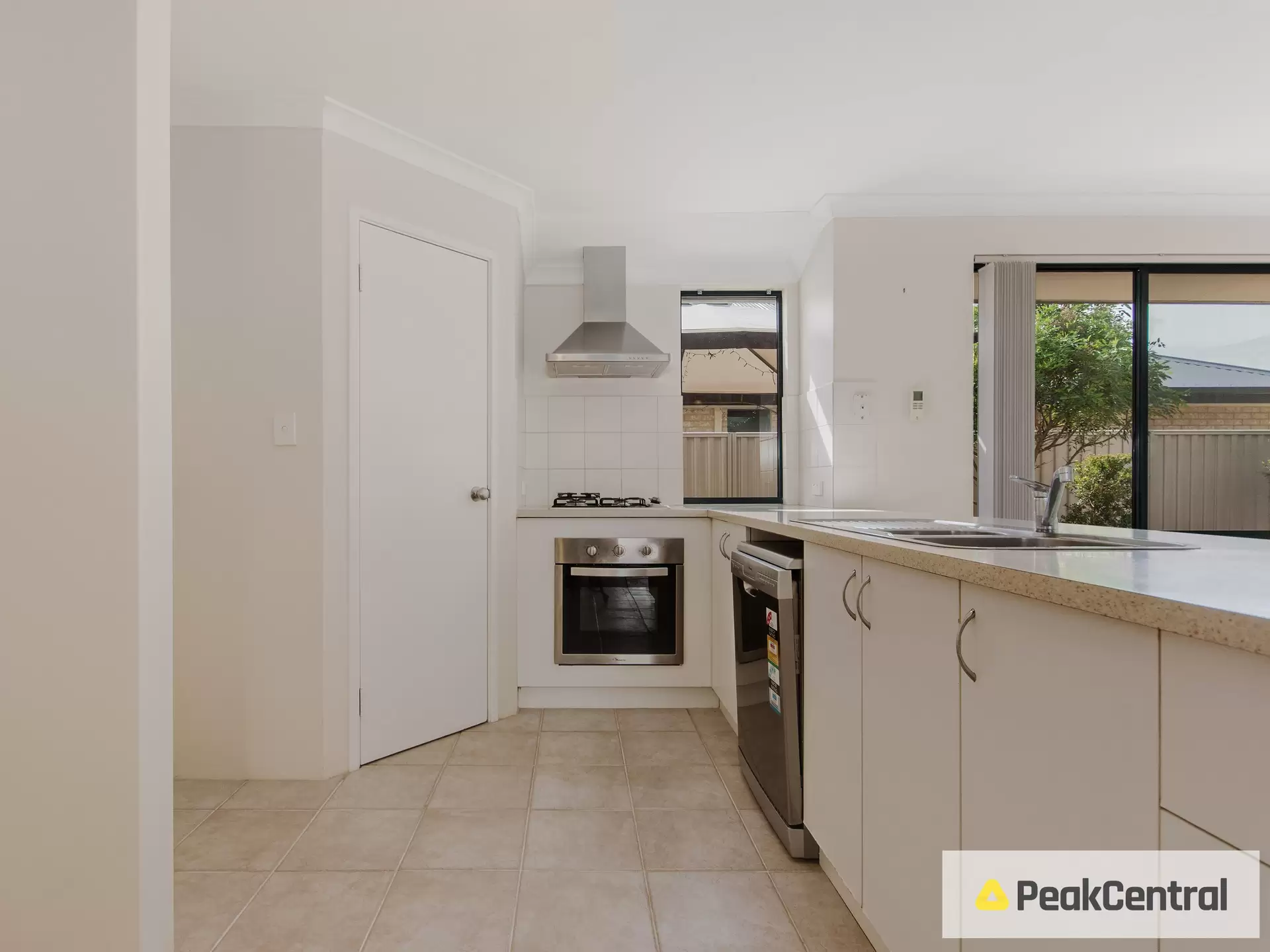 7 Lucky Bay Road, Secret Harbour Sold by Peak Central Property Group - image 1