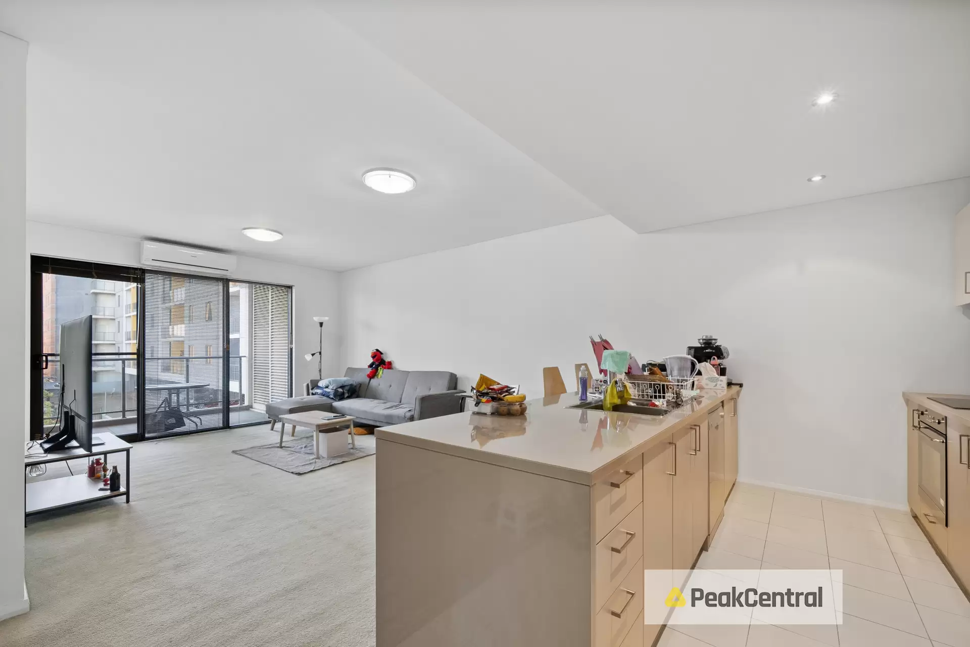 30/1 Stockton Bend, Cockburn Central Sold by Peak Central Property Group - image 1