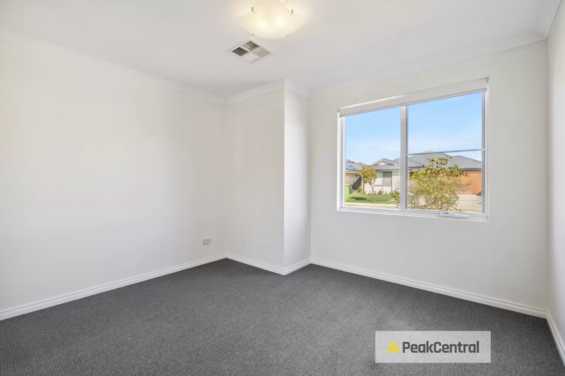 30 Wintergreen Crescent, Treeby Sold by Peak Central Property Group - image 1