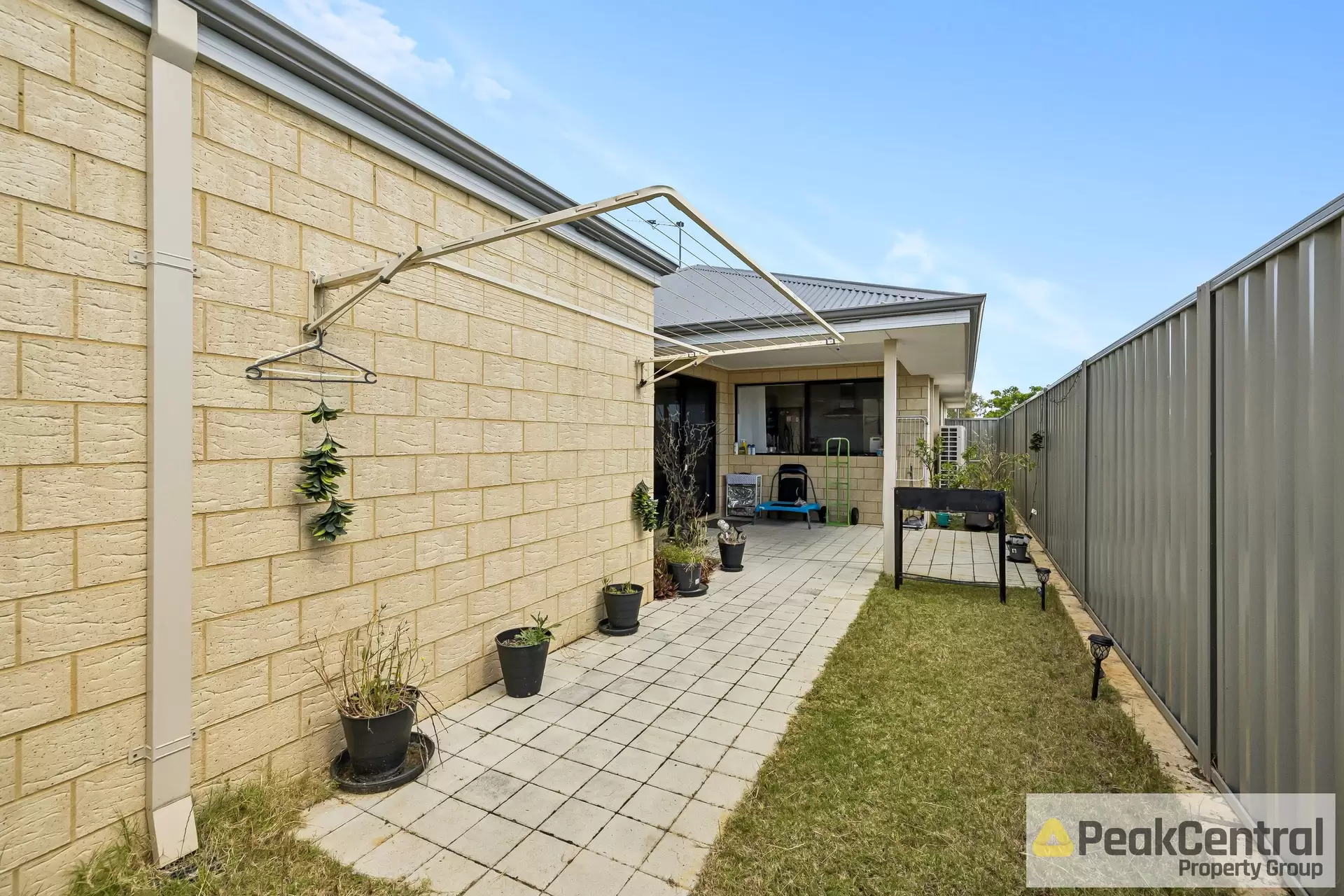 1 Paradoxa Road, Hammond Park Sold by Peak Central Property Group - image 1