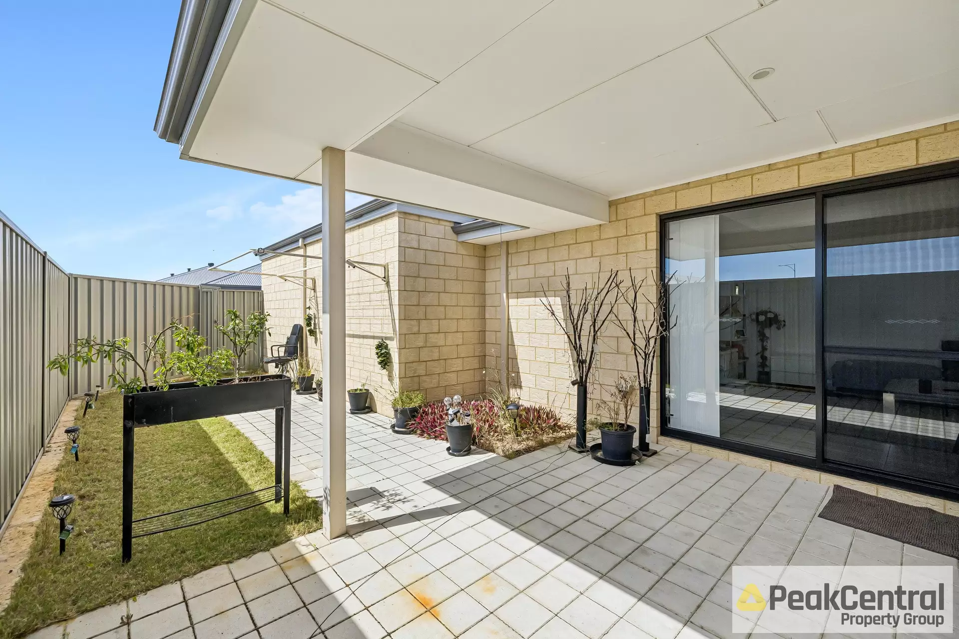 1 Paradoxa Road, Hammond Park Sold by Peak Central Property Group - image 1