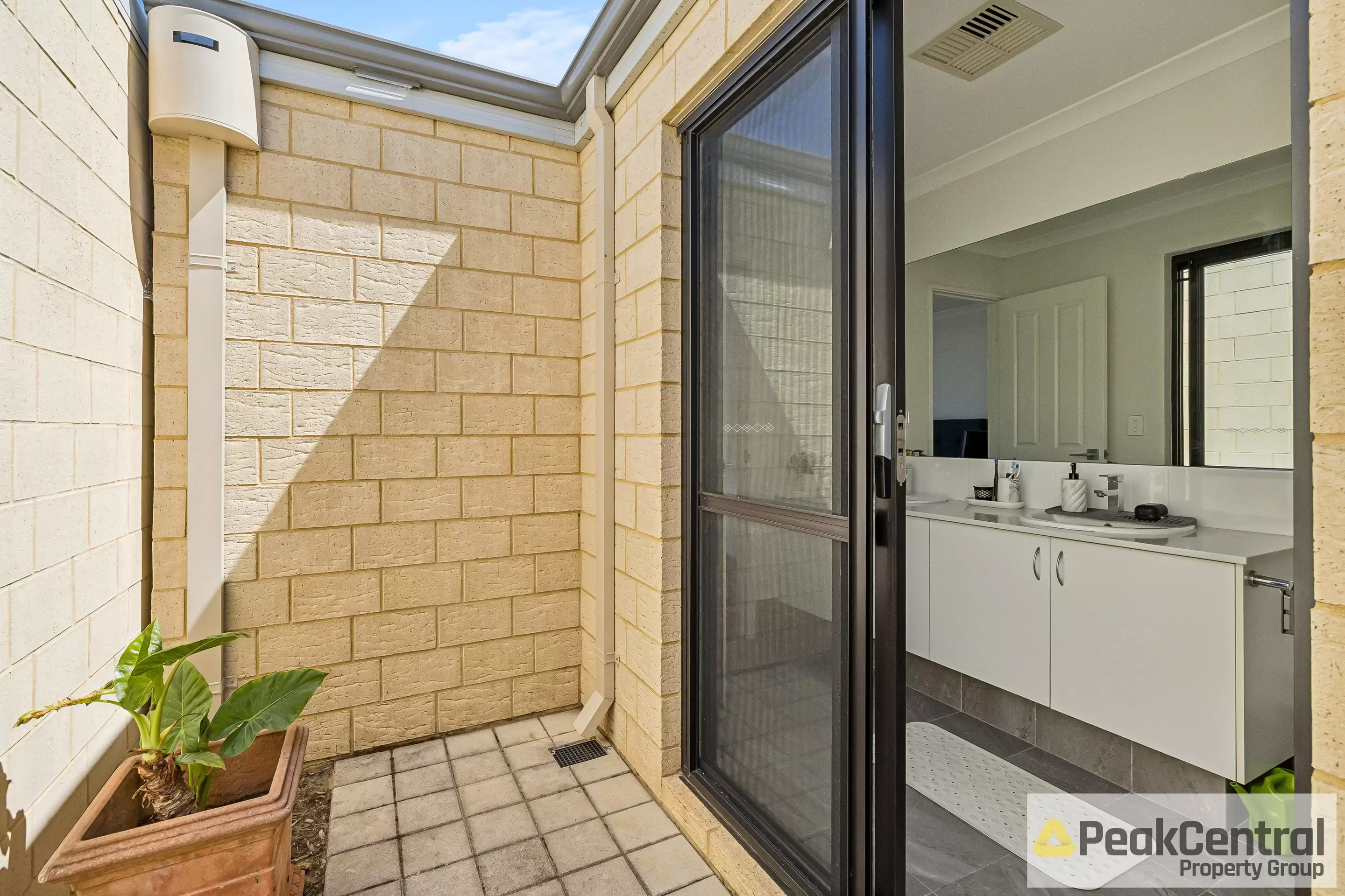1 Paradoxa Road, Hammond Park Sold by Peak Central Property Group - image 17