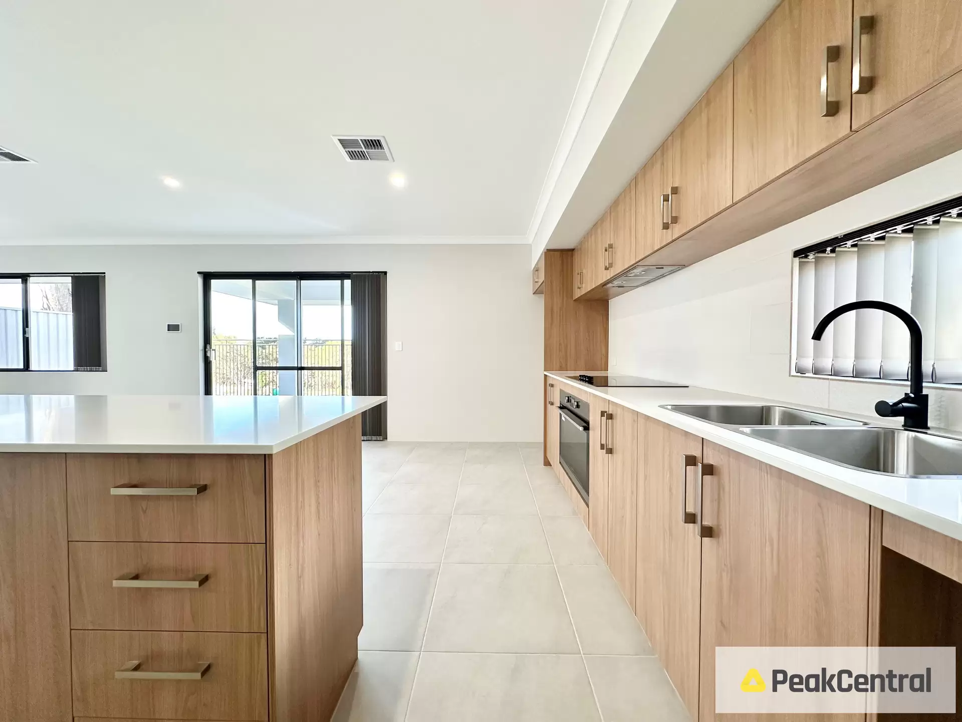 9 Fragrant Street, Hammond Park Leased by Peak Central Property Group - image 1