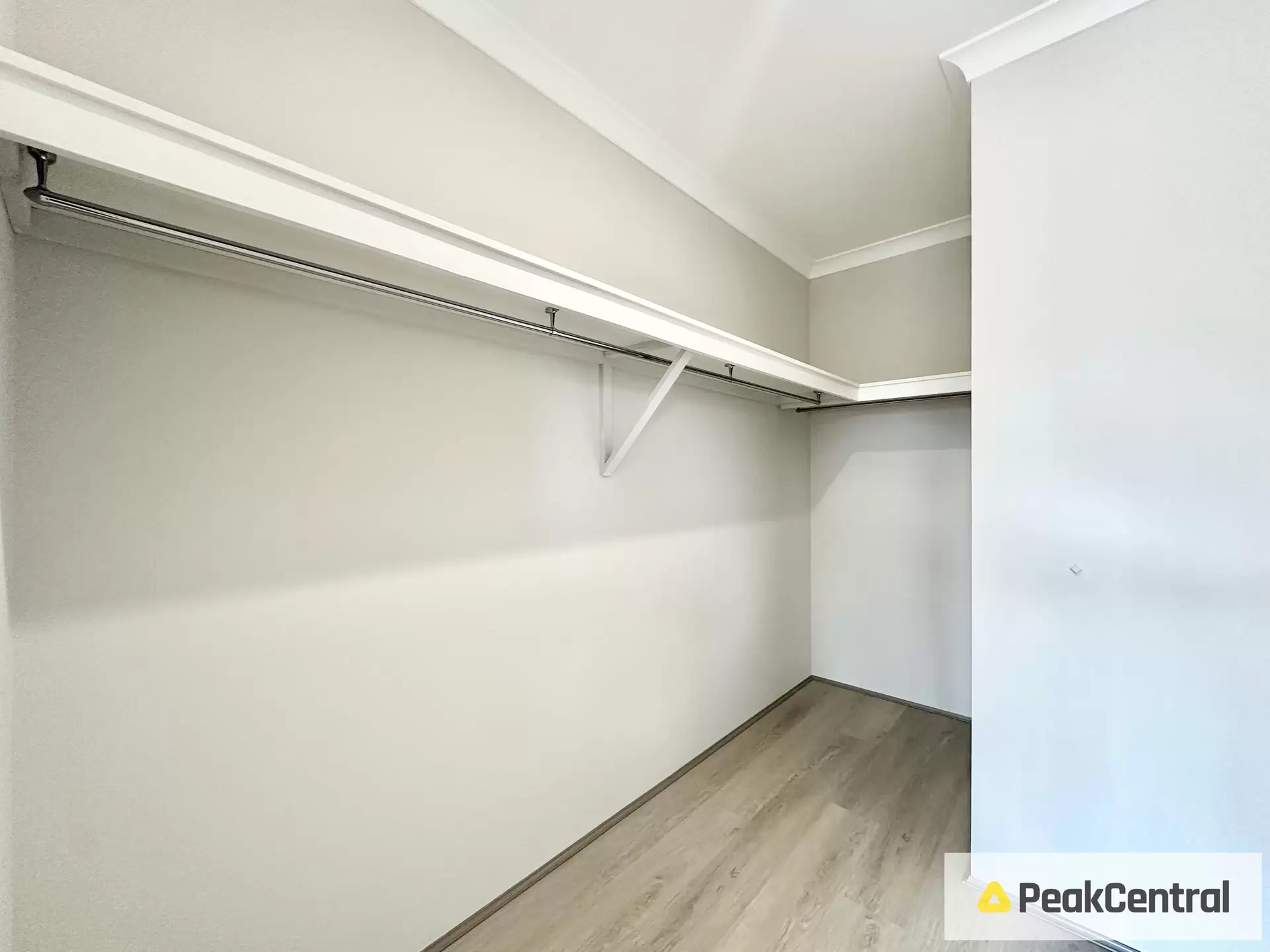 9 Fragrant Street, Hammond Park Leased by Peak Central Property Group - image 1