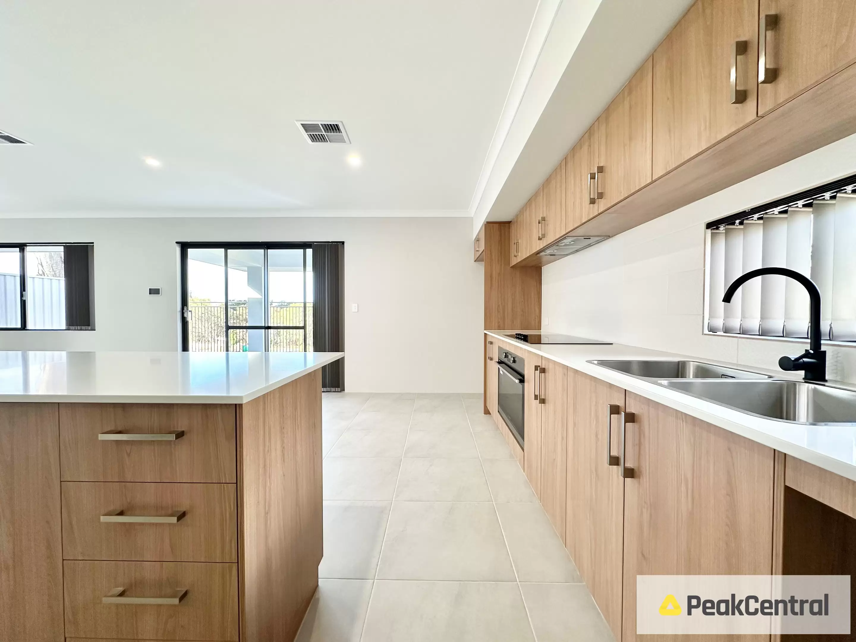 9 Fragrant Street, Hammond Park Leased by Peak Central Property Group - image 3