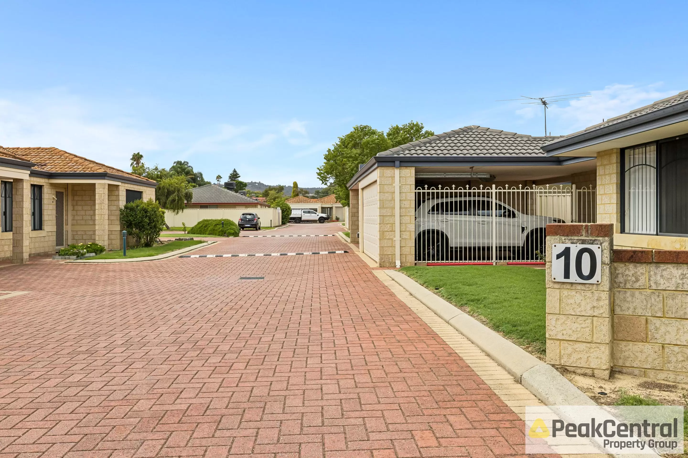 10/10 Peach Tree Way, Forrestfield Sold by Peak Central Property Group - image 1
