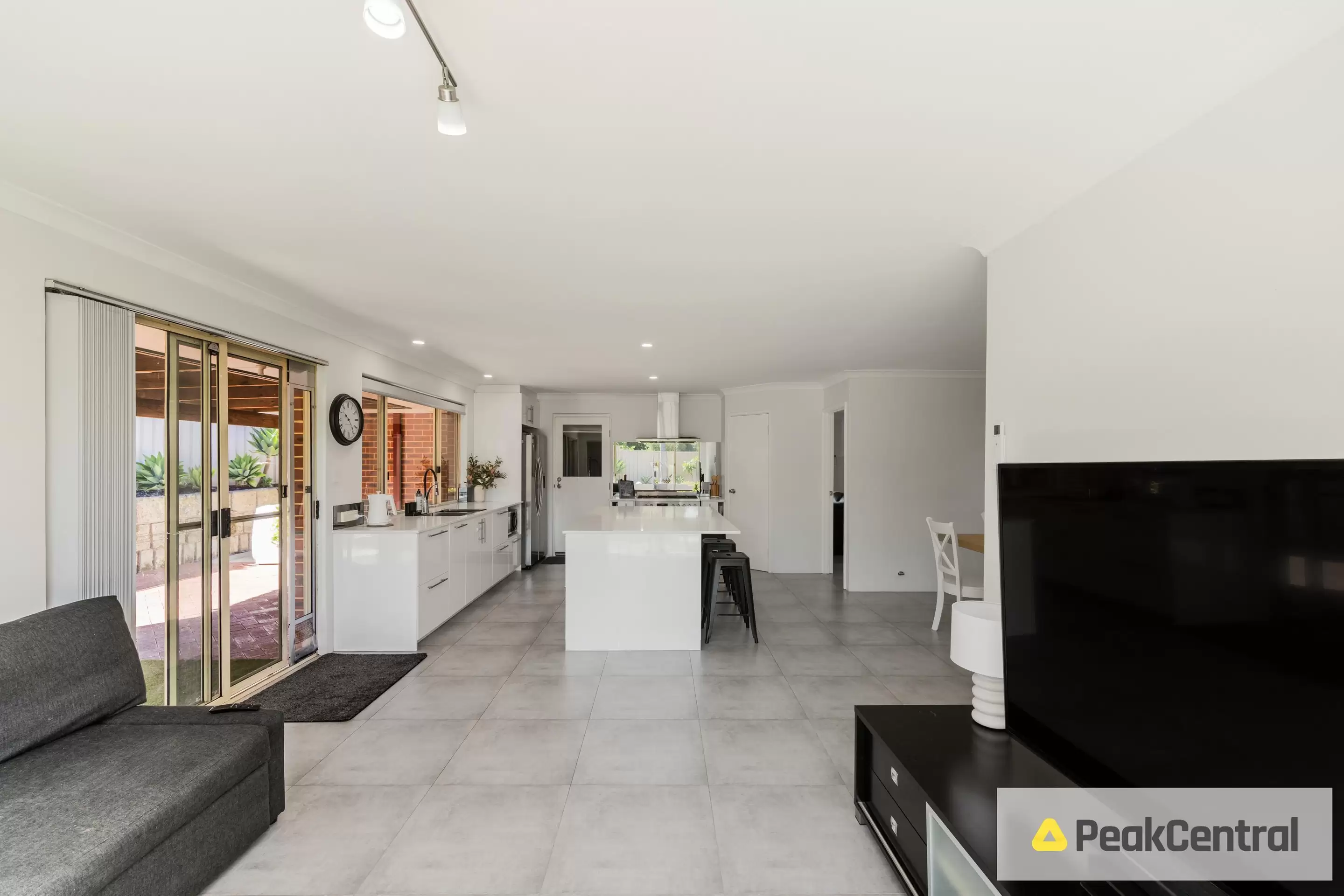 4 Karlak Close, Leda Leased by Peak Central Property Group - image 9